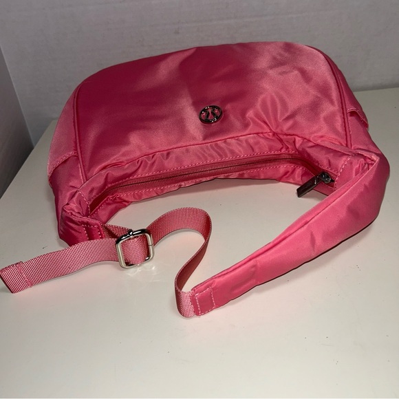 Lululemon City Essentials 4L Deco Pink Water Repellent Fabric Shoulder Bag - Picture 13 of 13